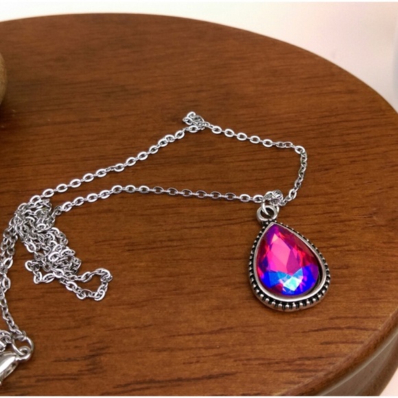 Pink Rhinestone Pendant & Necklace - Picture 2 of 4